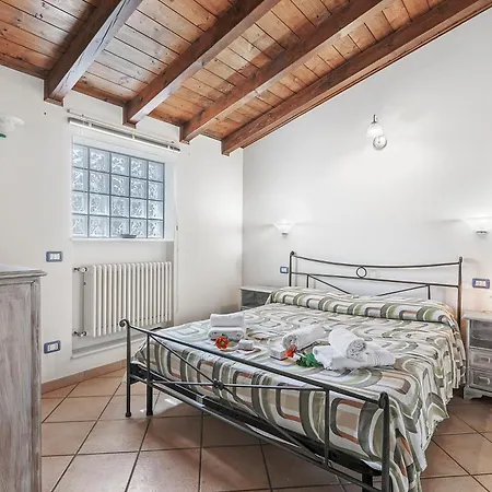 Casa Role, Maggiore Patio House W/ Bbq - Happy *