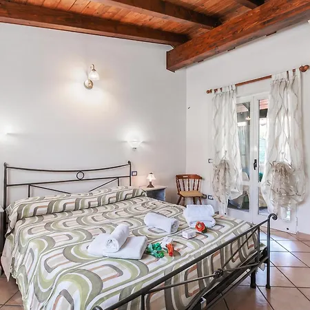 Casa Role, Maggiore Patio House W/ Bbq - Happy